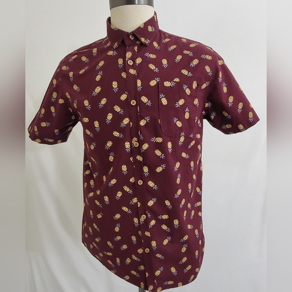 Men’s Shirt Pineapple Carbon Sz Medium Collared W/Wooden Button Down Maroon/Gold